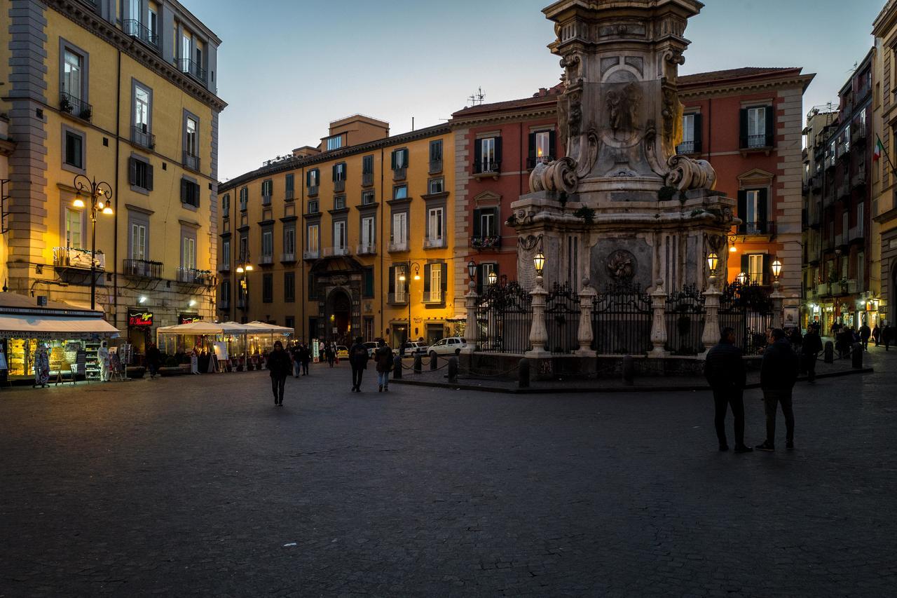 Art Suite Nel Cuore Di Napoli Luaran gambar